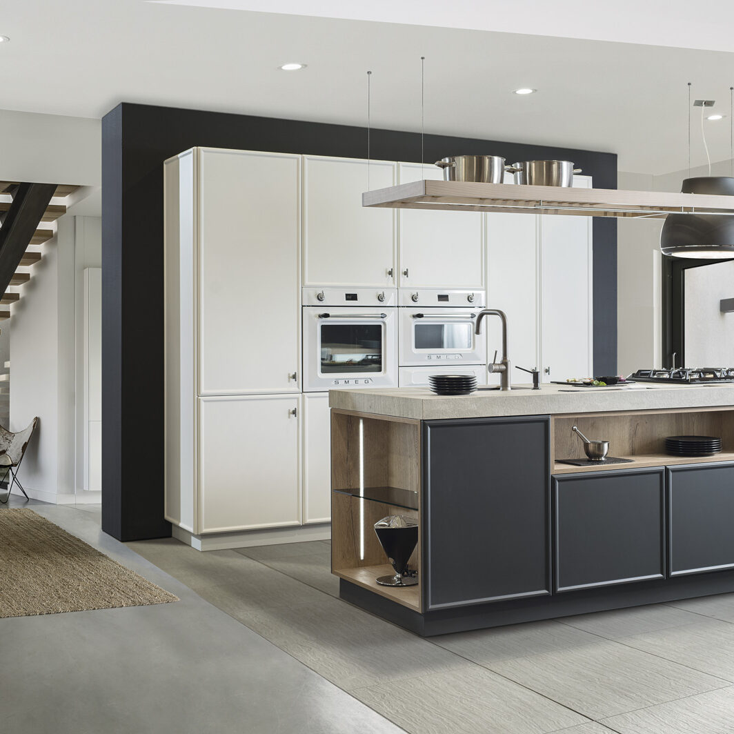 cocina con puertas enmarcadas lacadas