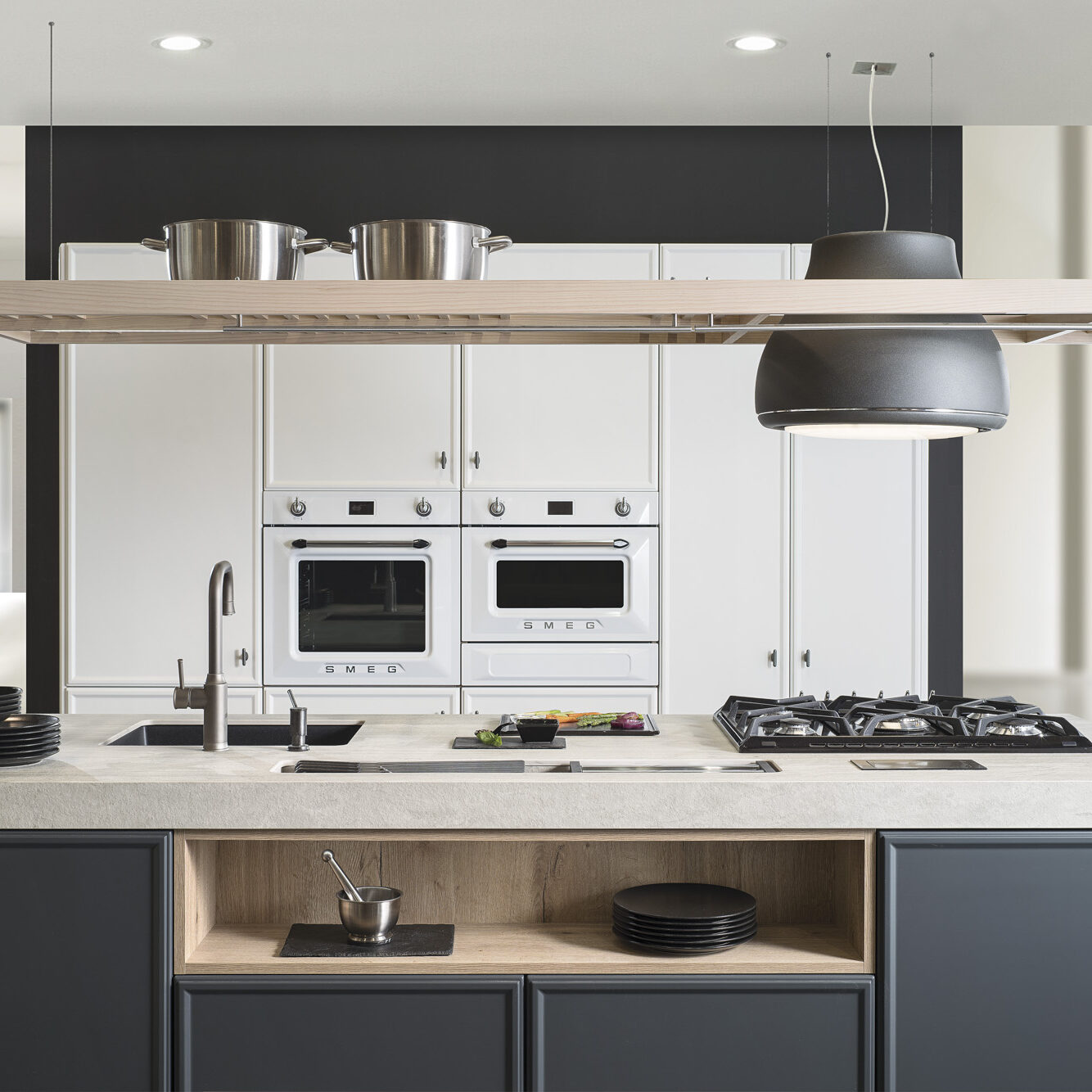 cocina con puertas enmarcadas lacadas