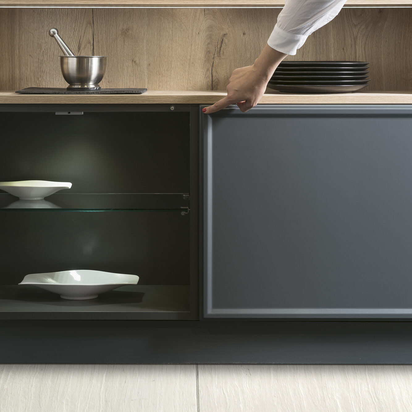 cocina con puertas enmarcadas lacadas